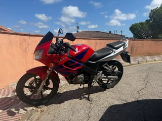 Moto Deportiva Roja
