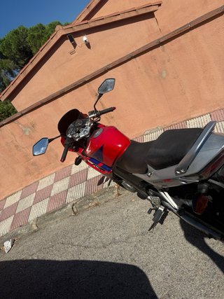 Moto Deportiva Roja