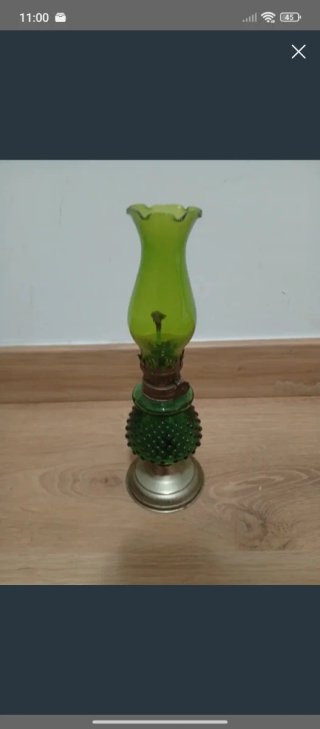 Lámpara de aceite antigua de cristal verde