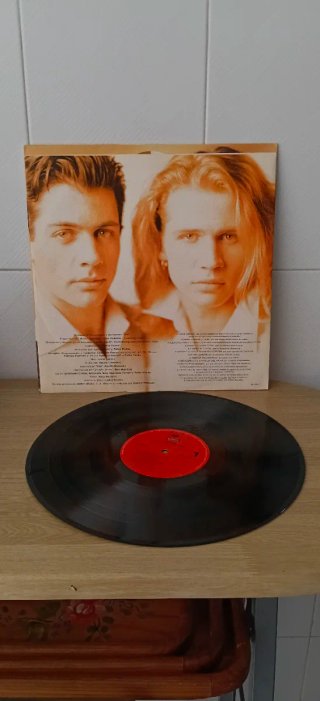 Vinilo Eighth Wonder Fearless, se venden juntos.