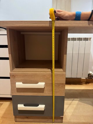 Scrivania in legno con 2 cassetti