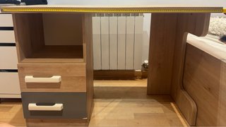 Scrivania in legno con 2 cassetti