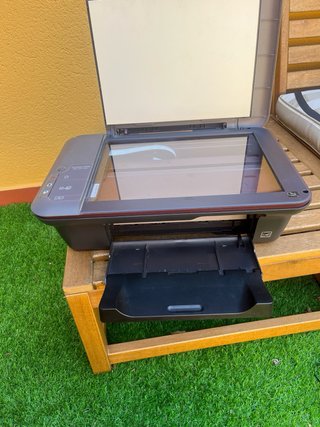 Impresora multifunción HP Deskjet 1050 Buen estado