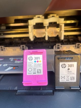 Impresora multifunción HP Deskjet 1050 Buen estado