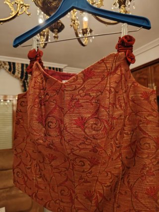 Conjunto Falda y Corpiño Oro y Rojo