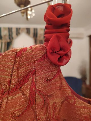 Conjunto Falda y Corpiño Oro y Rojo