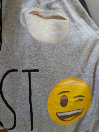 Camiseta gris Emoji But First Coffee talla L