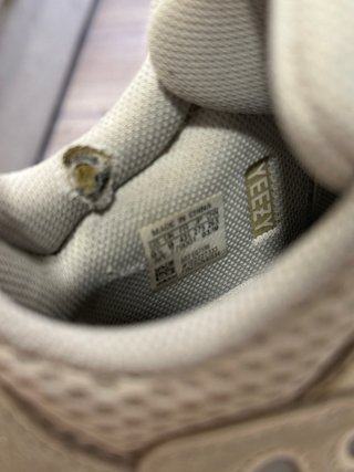 Adidas Yeezy Boost 700 V2 Cream