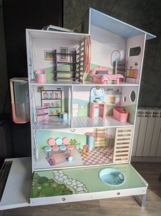 Casa de muñecas grande de madera con ascensor