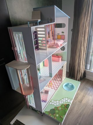 Casa de muñecas grande de madera con ascensor