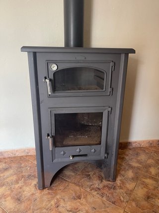 Chimenea de leña con horno