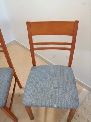 Juego de 4 sillas de madera