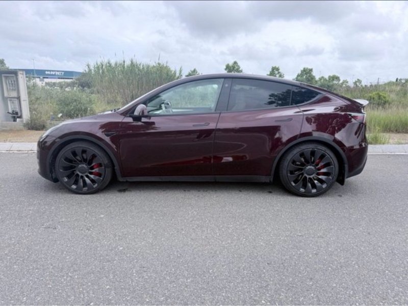 Tesla Model Y 2023 - foto 1