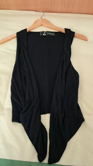 Chaleco asimétrico negro talla S #Stradivarius