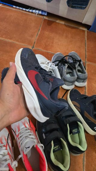 Lote 7 pares zapatillas niño