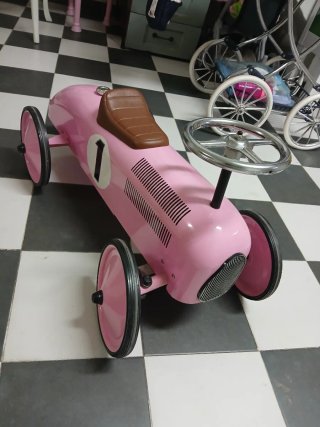 Correpasillos rosa con número 1