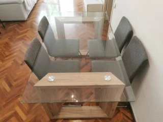 Mesa Comedor Cristal (sillas no incluidas)