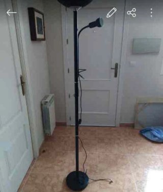Lámpara de pie negra LED