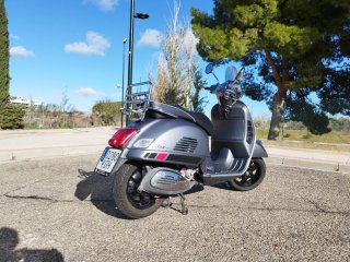 Vespa GTS 300 Gris