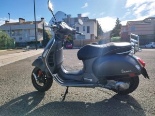 Vespa GTS 300 Gris