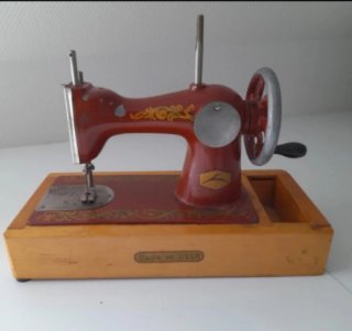 Máquina de coser infantil Made in USSR
