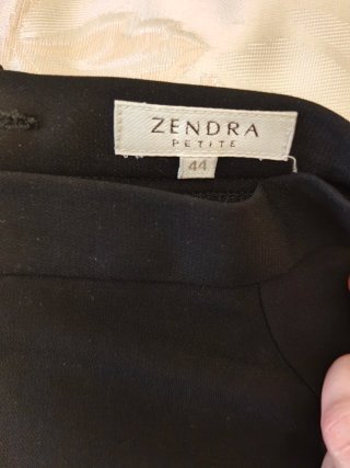 Falda negra plisada