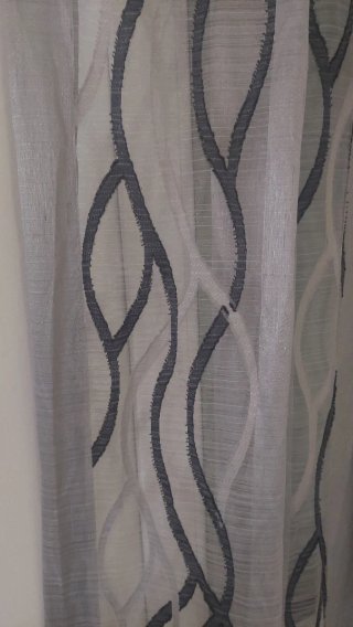 Visillos modernos con diseño ondulado