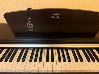 Piano Yamaha Arius