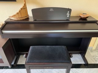 Piano Yamaha Arius