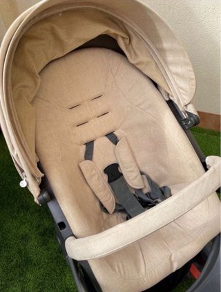 Passeggino Stokke Trailz completo, con ovetto, seggiolino e accessori, in ottime condizioni.