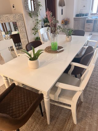 Mesa de comedor y sillones de madera maciza