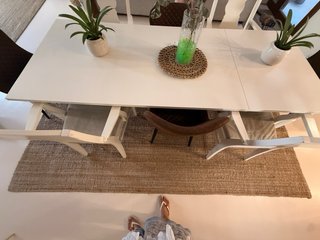 Mesa de comedor y sillones de madera maciza