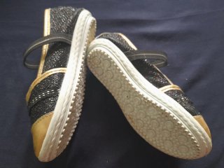 Zapatos niña negros y dorados