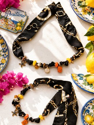 Collana foulard pietre e ciondoli