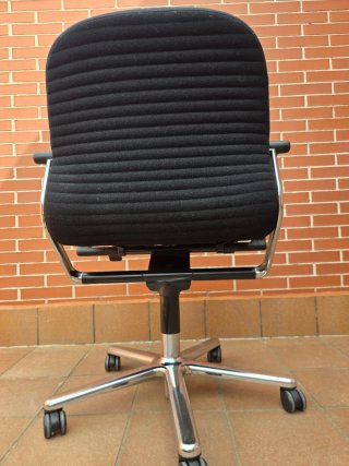 Silla de oficina Wilkhahn negra textil