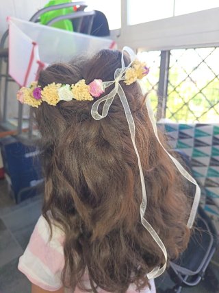 Diadema niña y prendido vestido