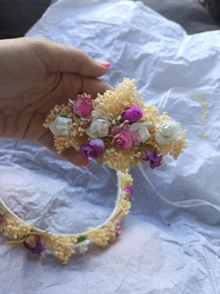 Diadema niña y prendido vestido