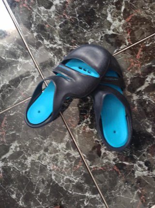 Chanclas Negras y Azules