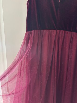 Vestido de fiesta burdeos terciopelo y tul