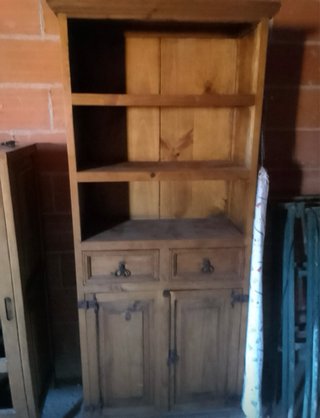 Mueble alto de madera