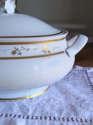 Zuppiera vintage porcellana bianca