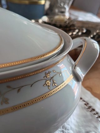 Zuppiera vintage porcellana bianca