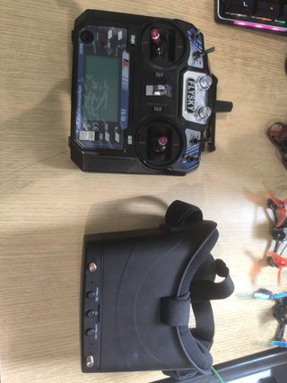 FlySky FS-i6 + Gafas Eachine EV800DM + 3 Drones