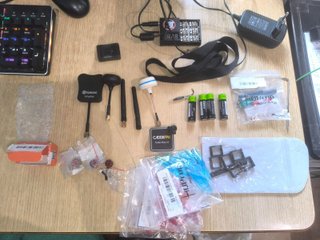 FlySky FS-i6 + Gafas Eachine EV800DM + 3 Drones