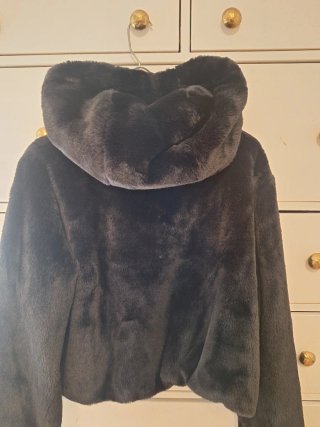 Cazadora pelo negra Zara talla L