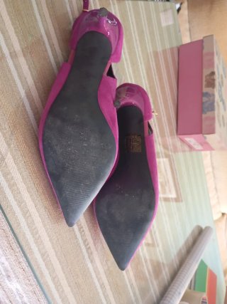Zapatos de tacón fino color fucsia