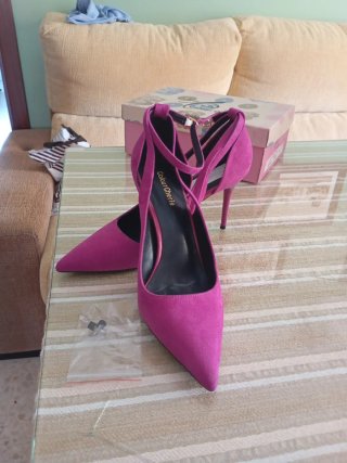 Zapatos de tacón fino color fucsia