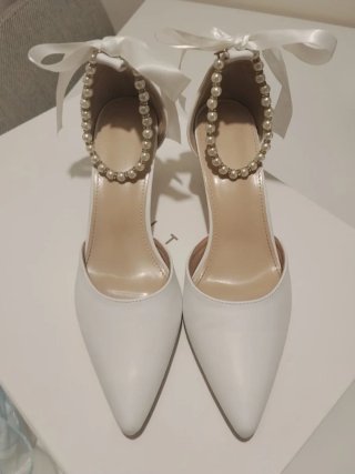 Zapatos de Novia Blancos con Perlas y Lazos