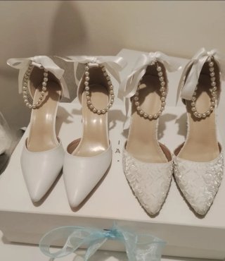 Zapatos de Novia Blancos con Perlas y Lazos