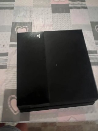 PS4 (PlayStation 4) Negra + Mando Rojo